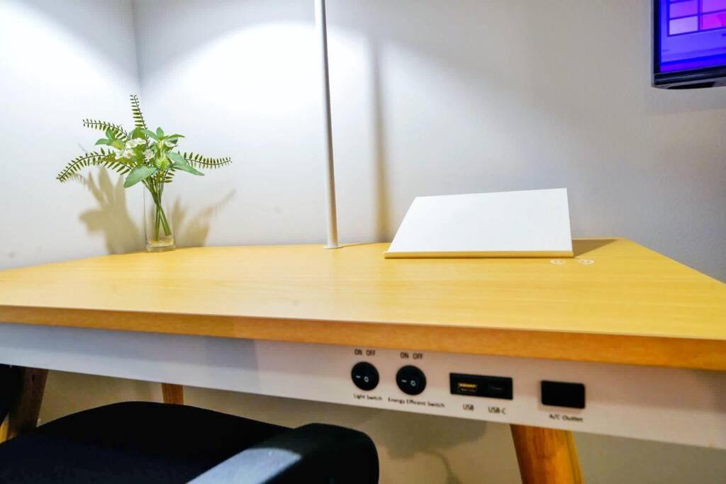 New Stylish Getaway- 5 Mil To Uptown/3 Smart Tvs! Daire Charlotte Dış mekan fotoğraf